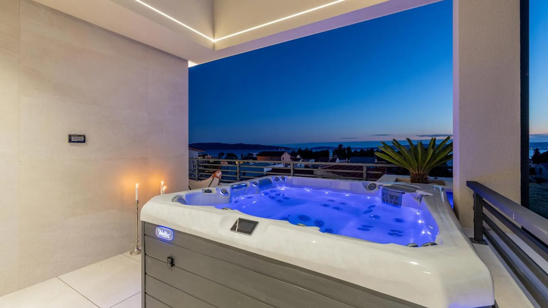 Penthouse West Side Apartment Kastela