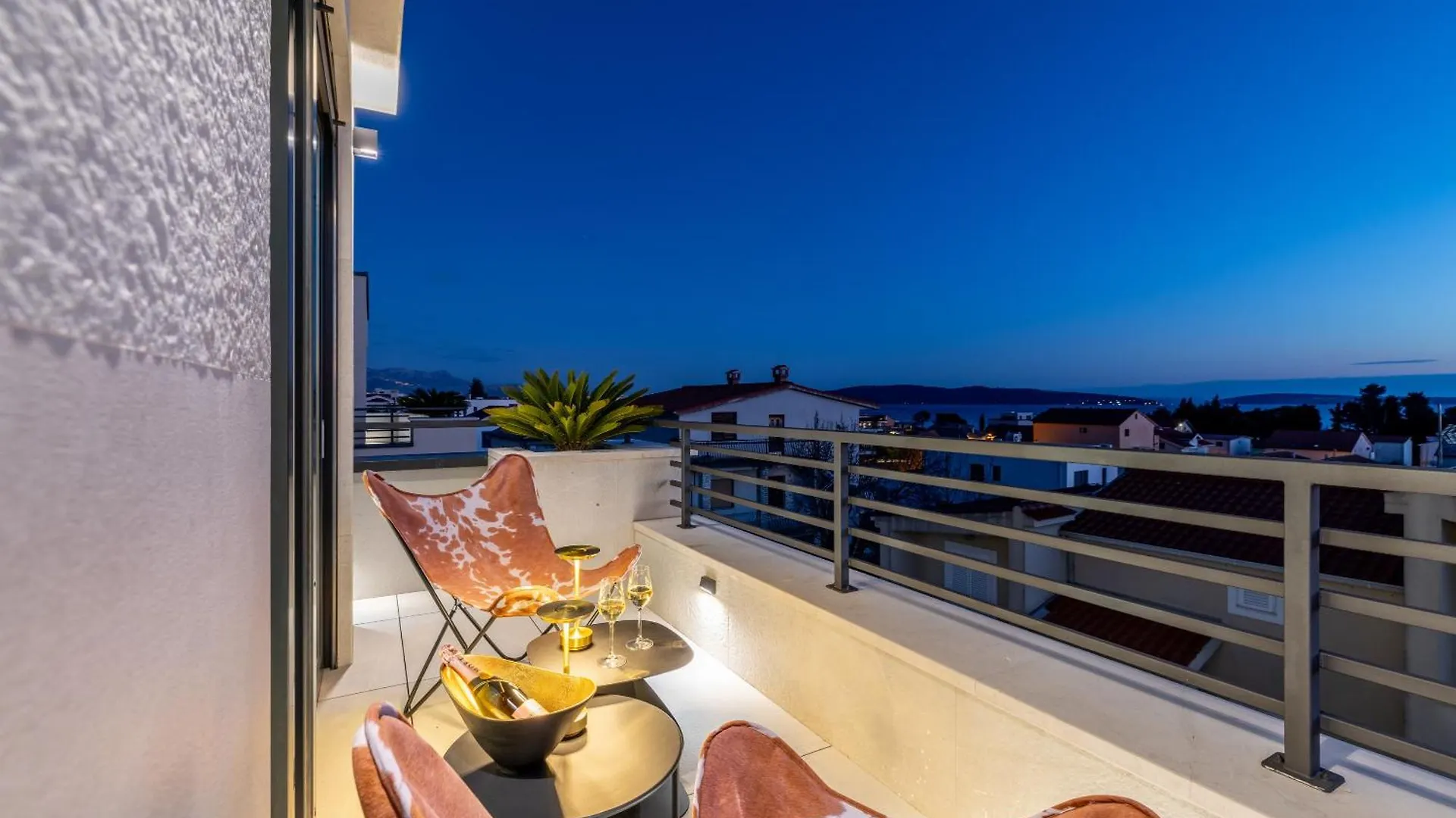 Penthouse West Side Apartment Kastela 0*,  Croatia