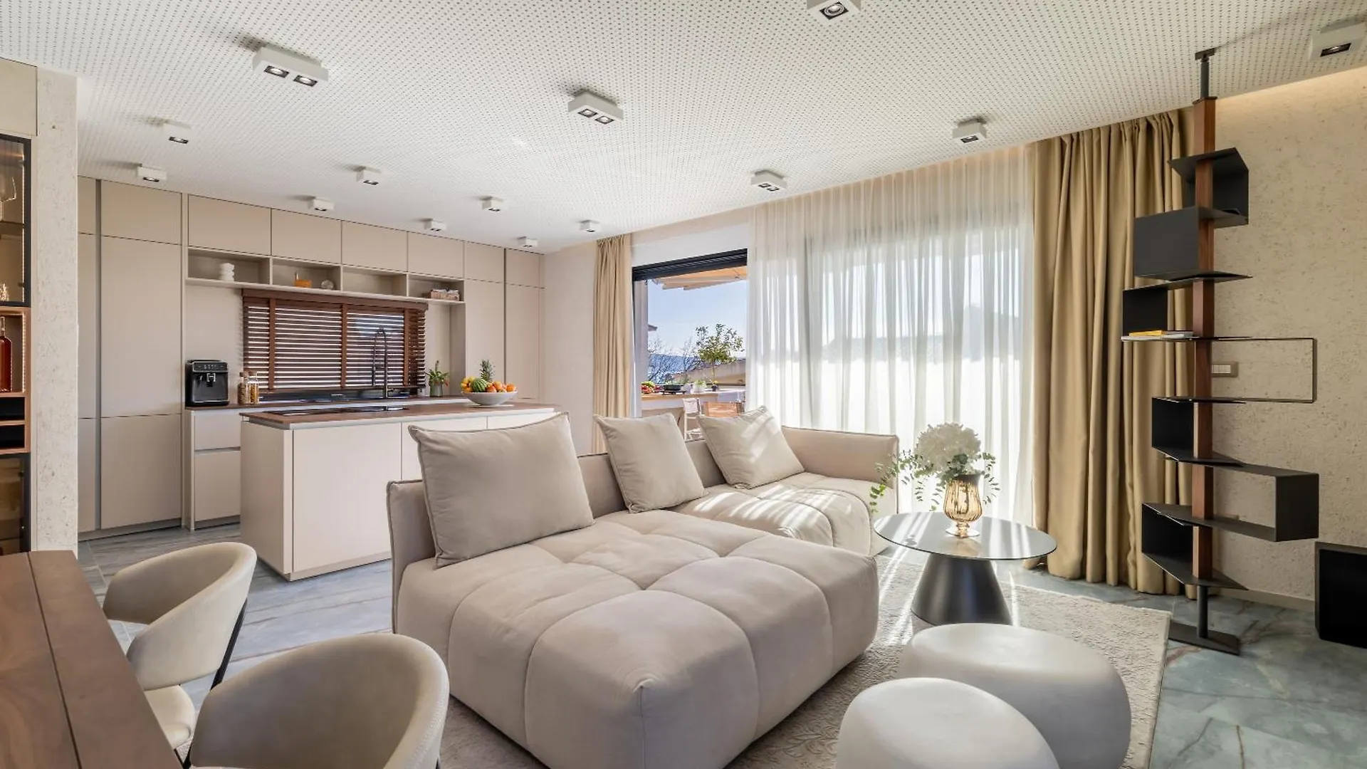 Penthouse West Side Apartment Kastela