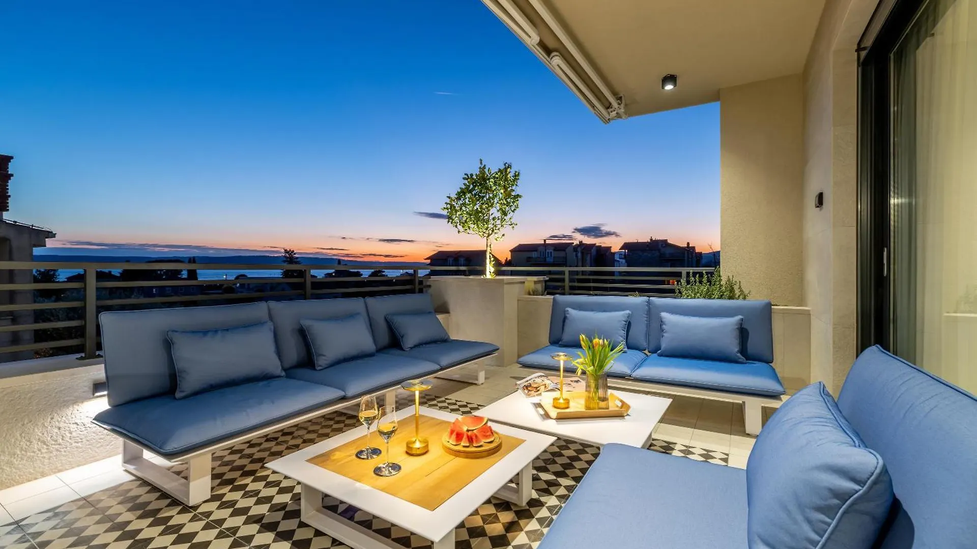 Penthouse West Side Apartment Kastela