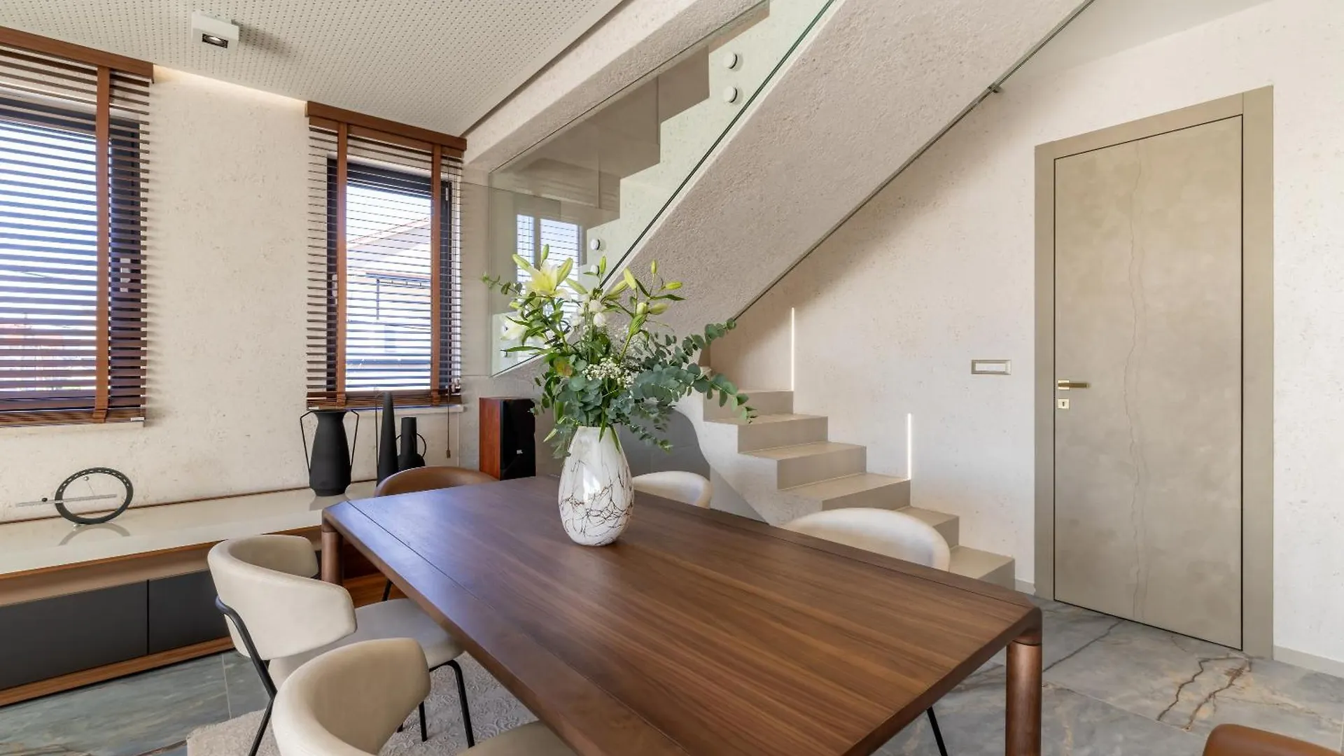 Penthouse West Side Apartment Kastela