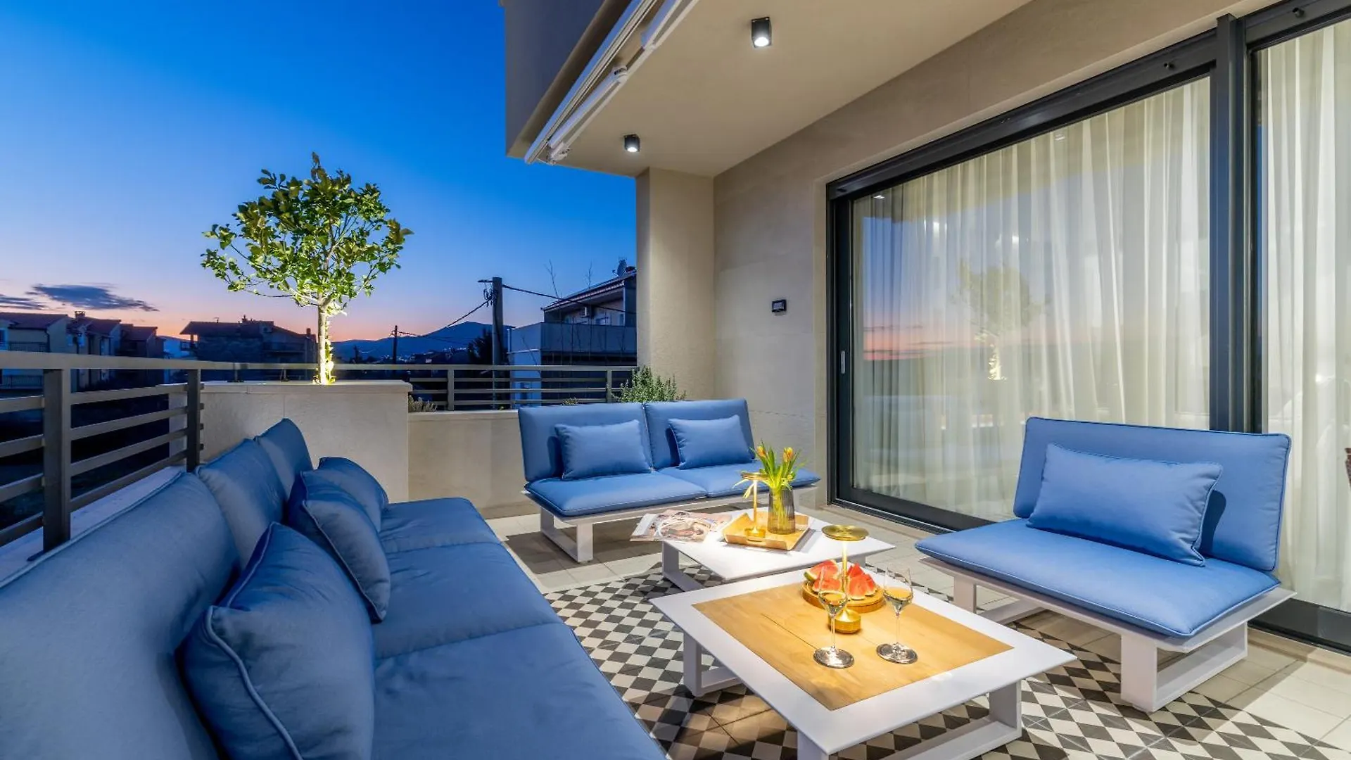 Penthouse West Side Apartment Kastela