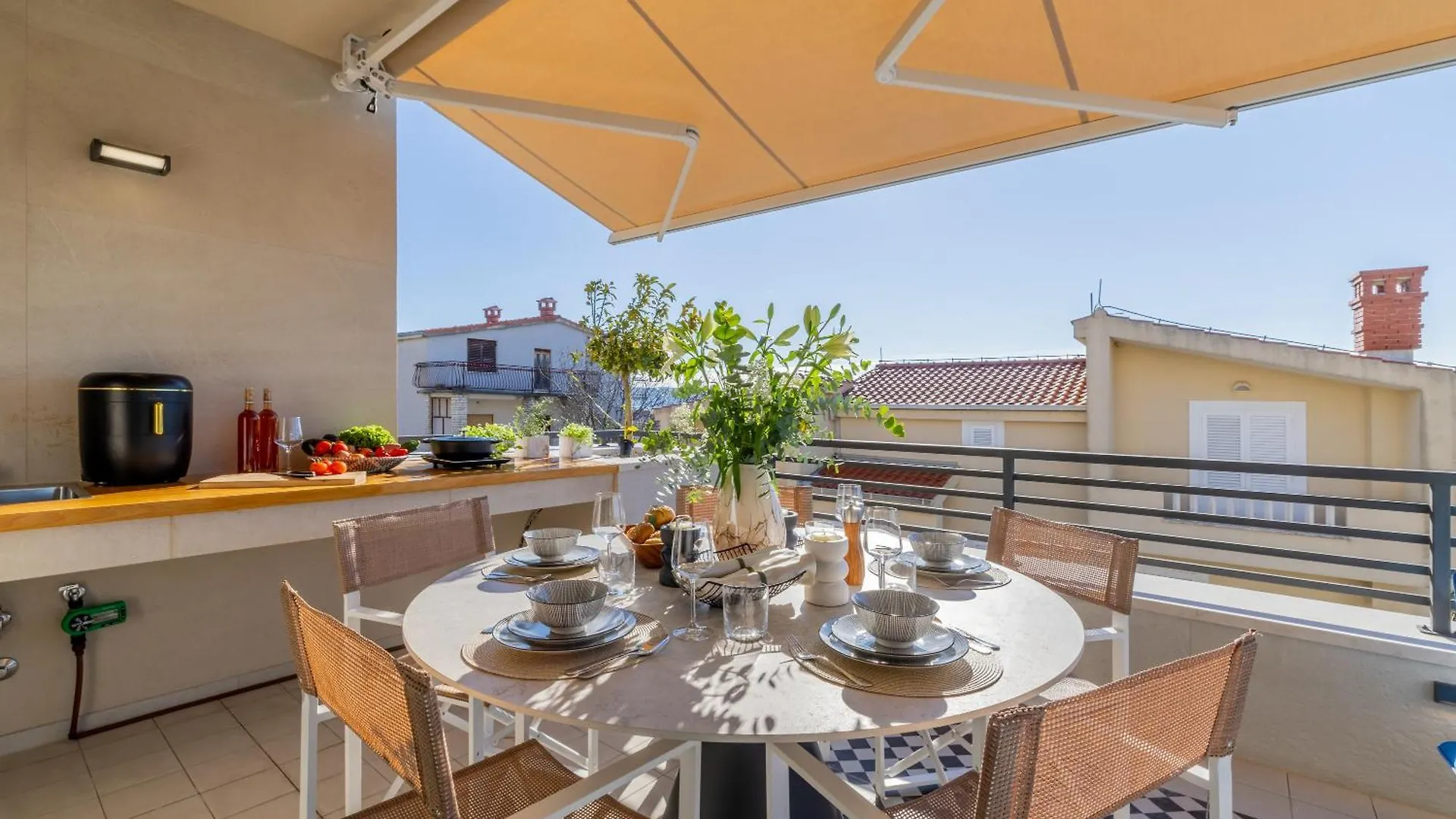 Penthouse West Side Apartment Kastela