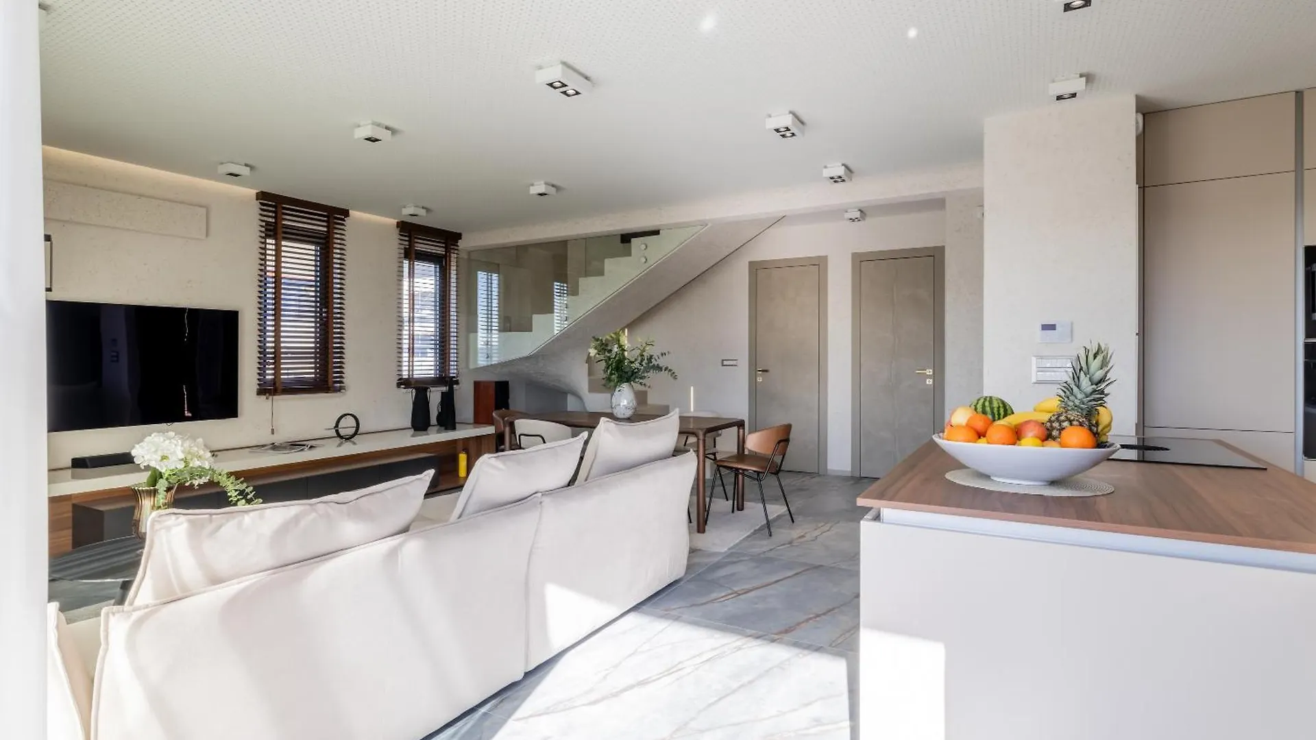 Penthouse West Side Apartment Kastela