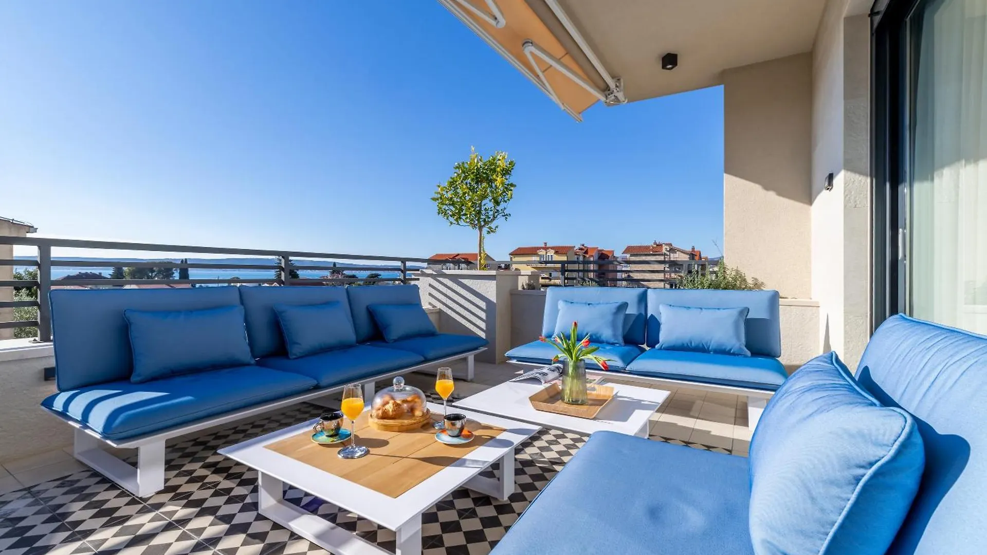 Penthouse West Side Apartment Kastela 0*,  Croatia