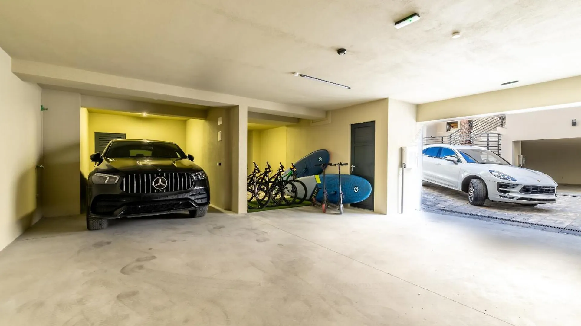 Penthouse West Side Apartment Kastela