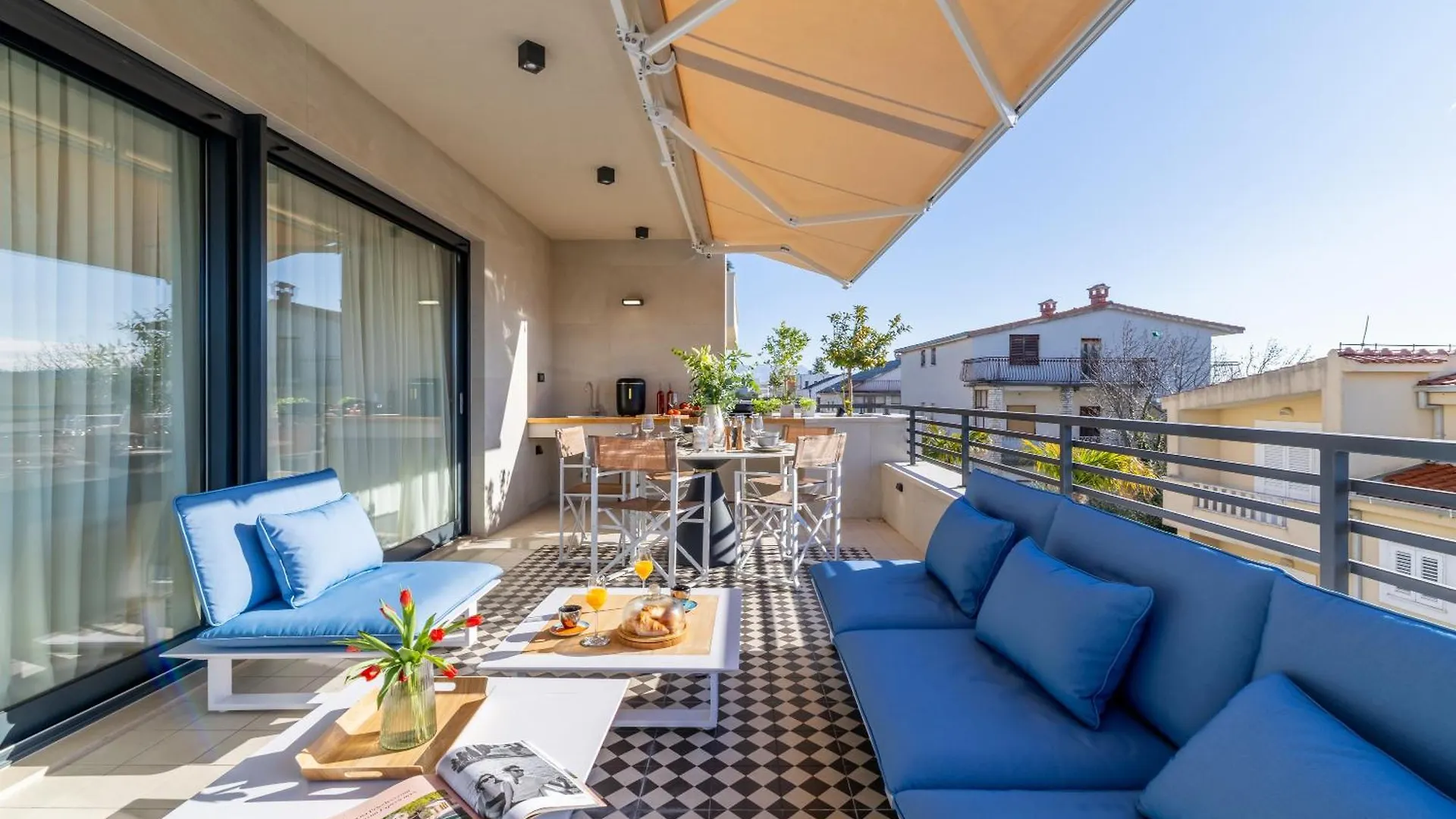 Penthouse West Side Apartment Kastela