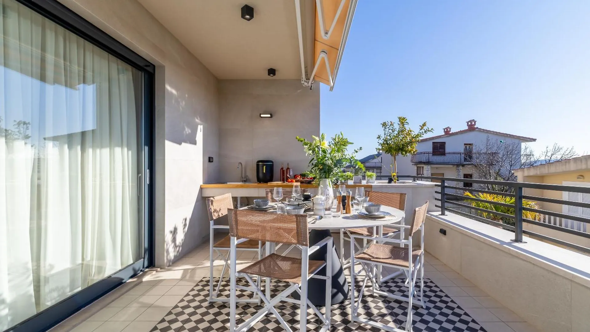 Penthouse West Side Apartment Kastela
