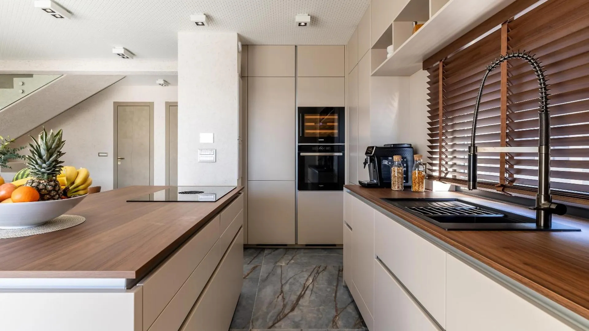 Penthouse West Side Apartment Kastela