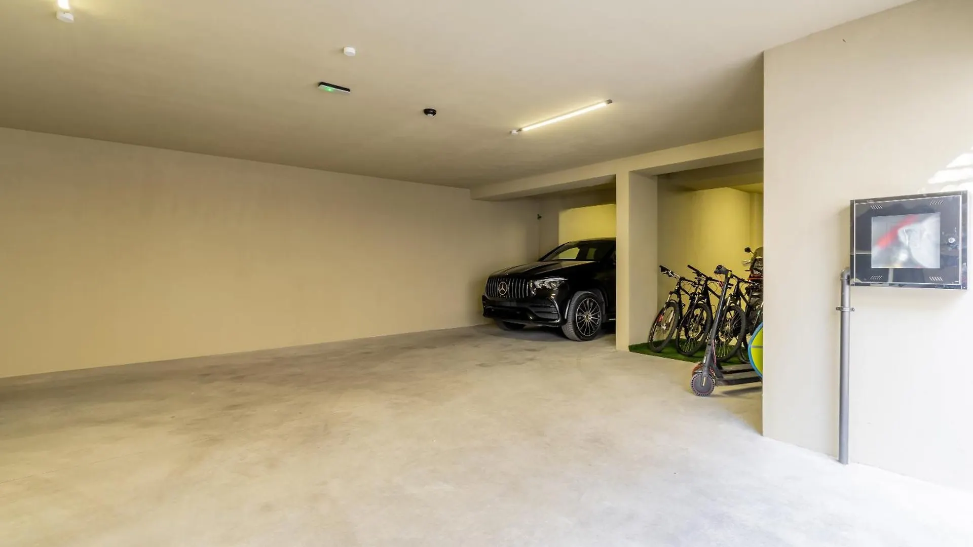 Penthouse West Side Apartment Kastela