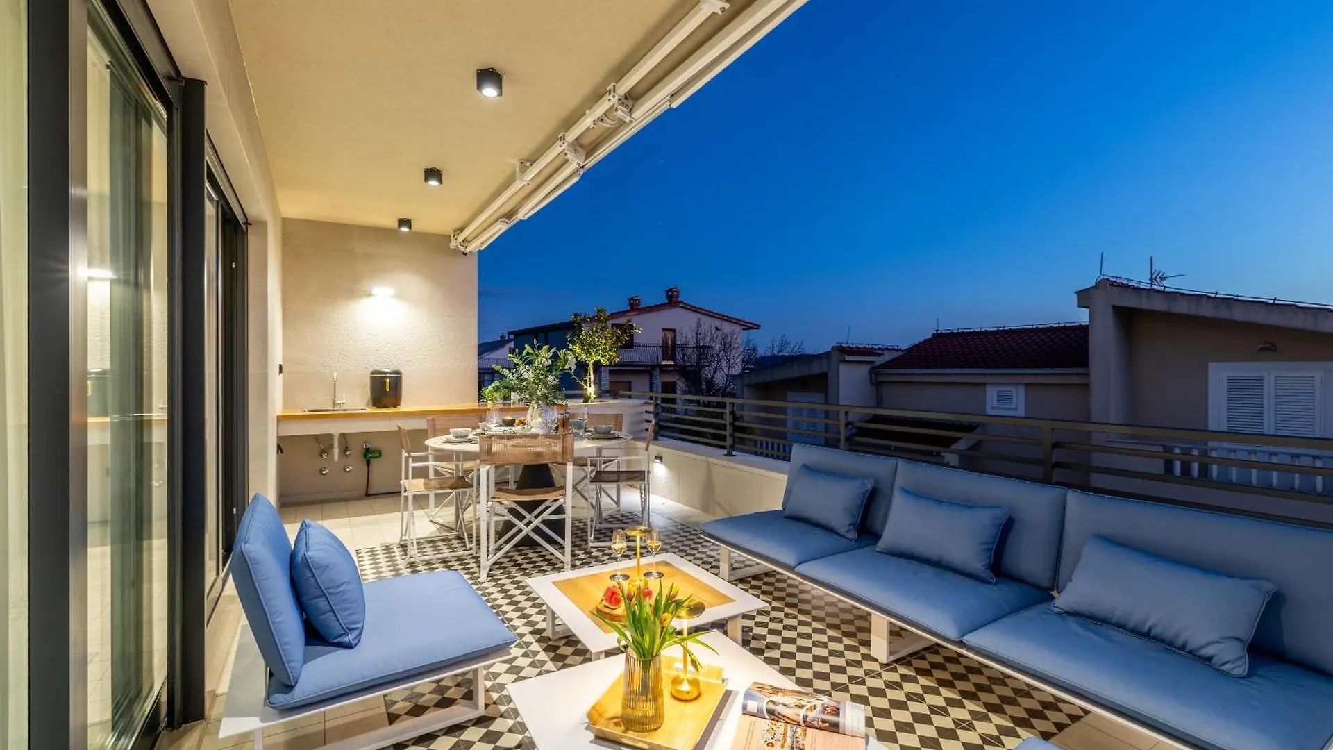 Penthouse West Side Apartment Kastela