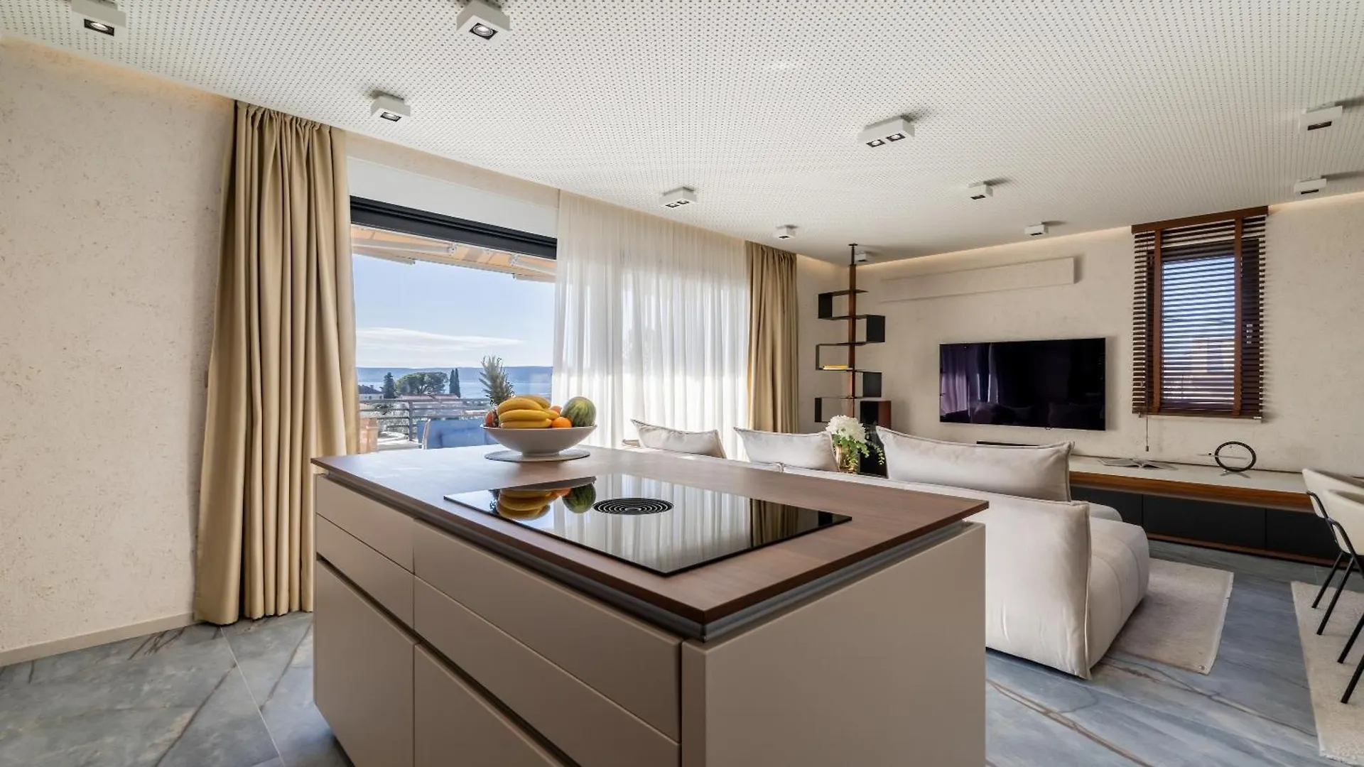 Penthouse West Side Apartment Kastela